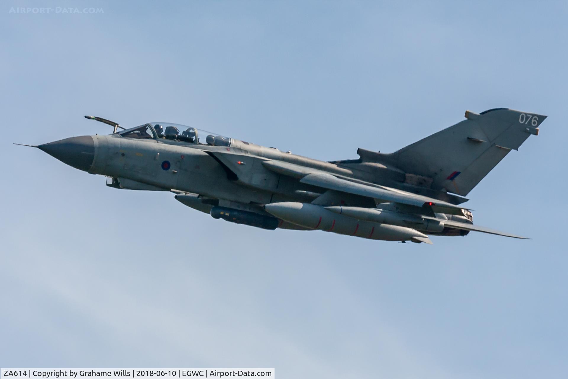 ZA614, 1982 Panavia Tornado GR.4 C/N 153/BS050/3078, Panavia Tornado GR4 ZA614/076 9 Sqd RAF, Cosford 10/6/18