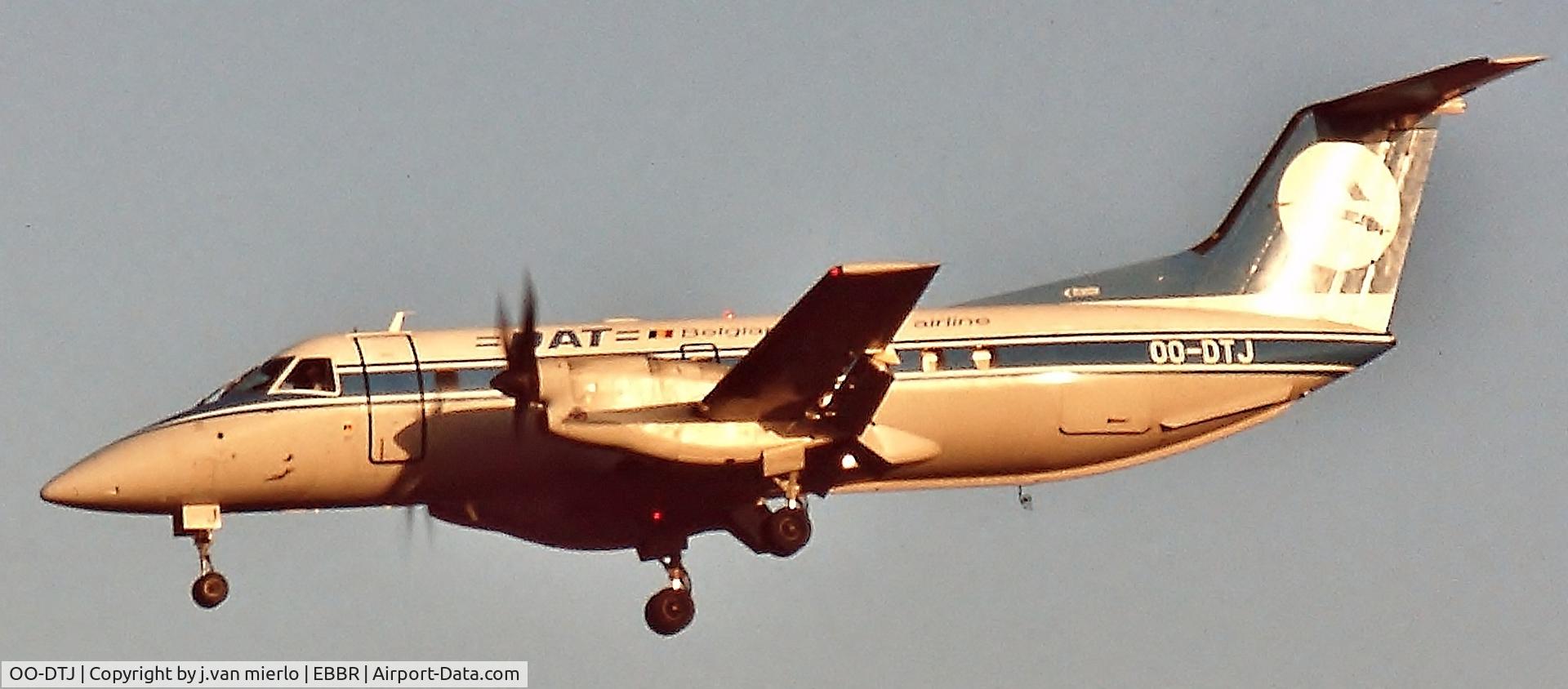 OO-DTJ, 1989 Embraer EMB-120ER Brasilia C/N 120123, Approaching EBBR 25L