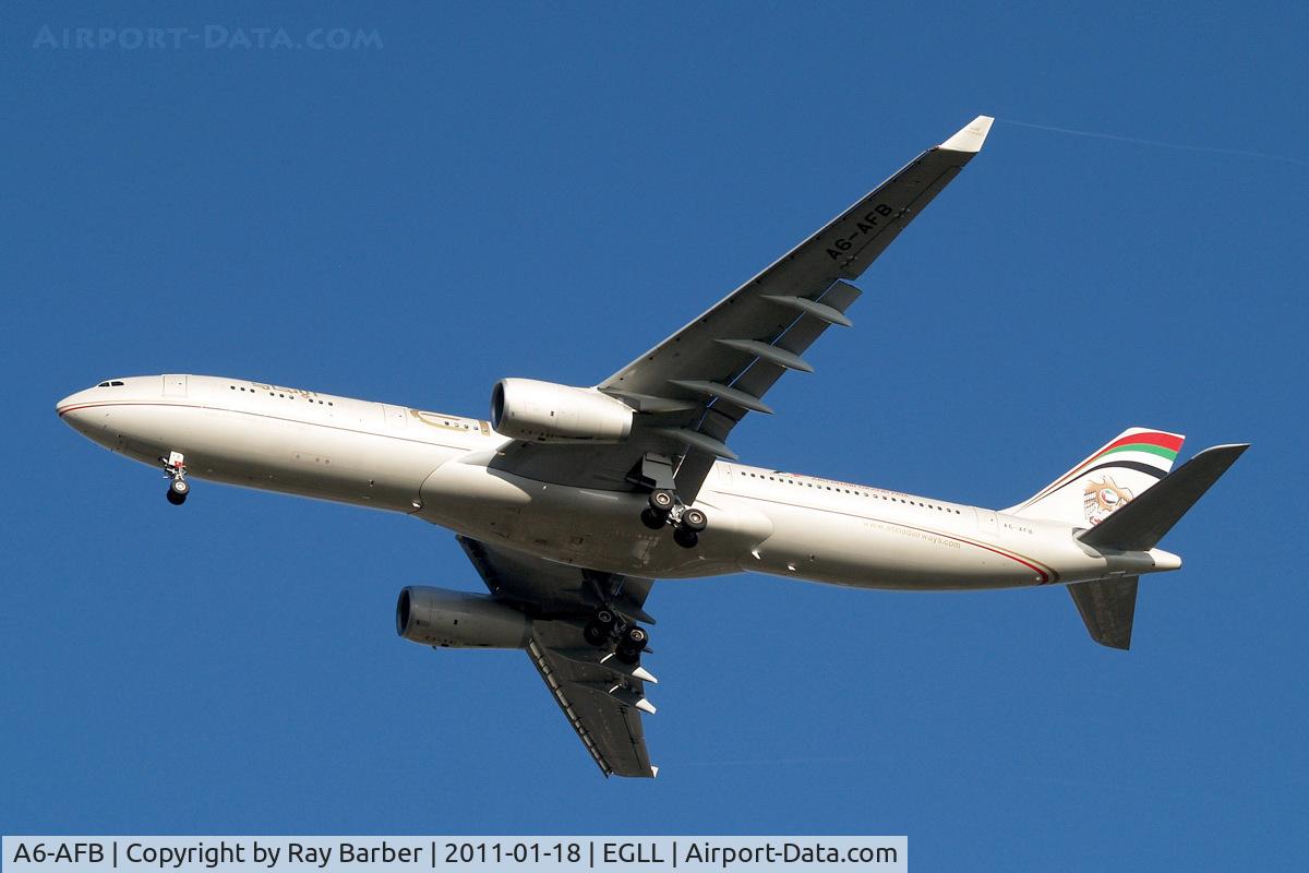 A6-AFB, 2009 Airbus A330-343X C/N 1081, A6-AFB   Airbus A330-343E [1081] (Etihad Airways) Home~G 18/01/2011. On approach to Heathrow 27R.
