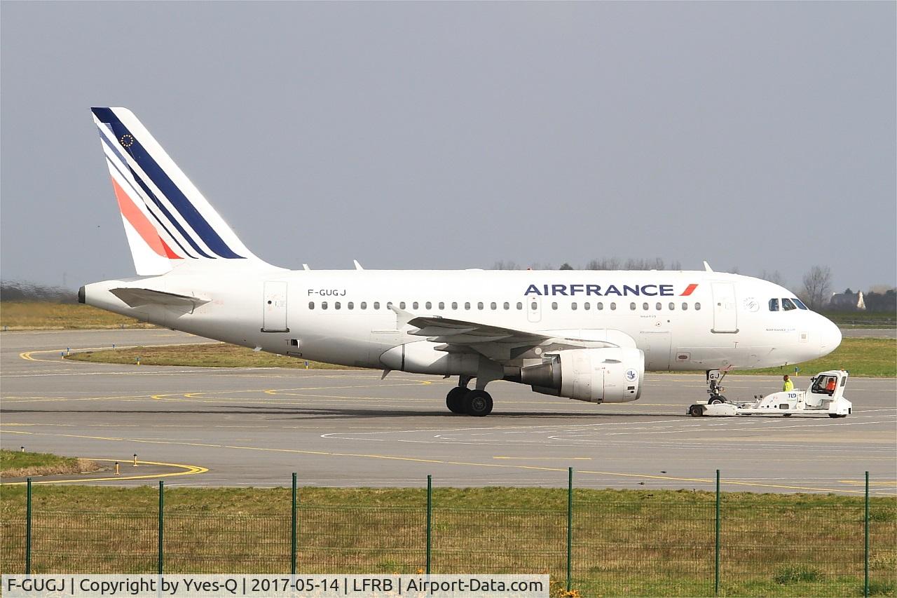 F-GUGJ, 2005 Airbus A318-111 C/N 2582, Airbus A318-111, Push back, Brest-Bretagne Airport (LFRB-BES)