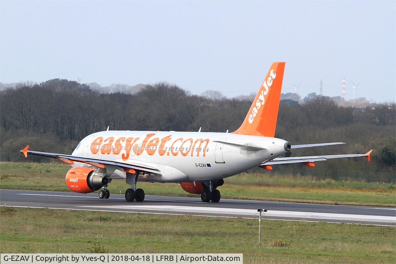 G-EZAV, 2006 Airbus A319-111 C/N 2803, Airbus A319-111, Taxiing rwy 07R, Brest-Bretagne Airport (LFRB-BES)
