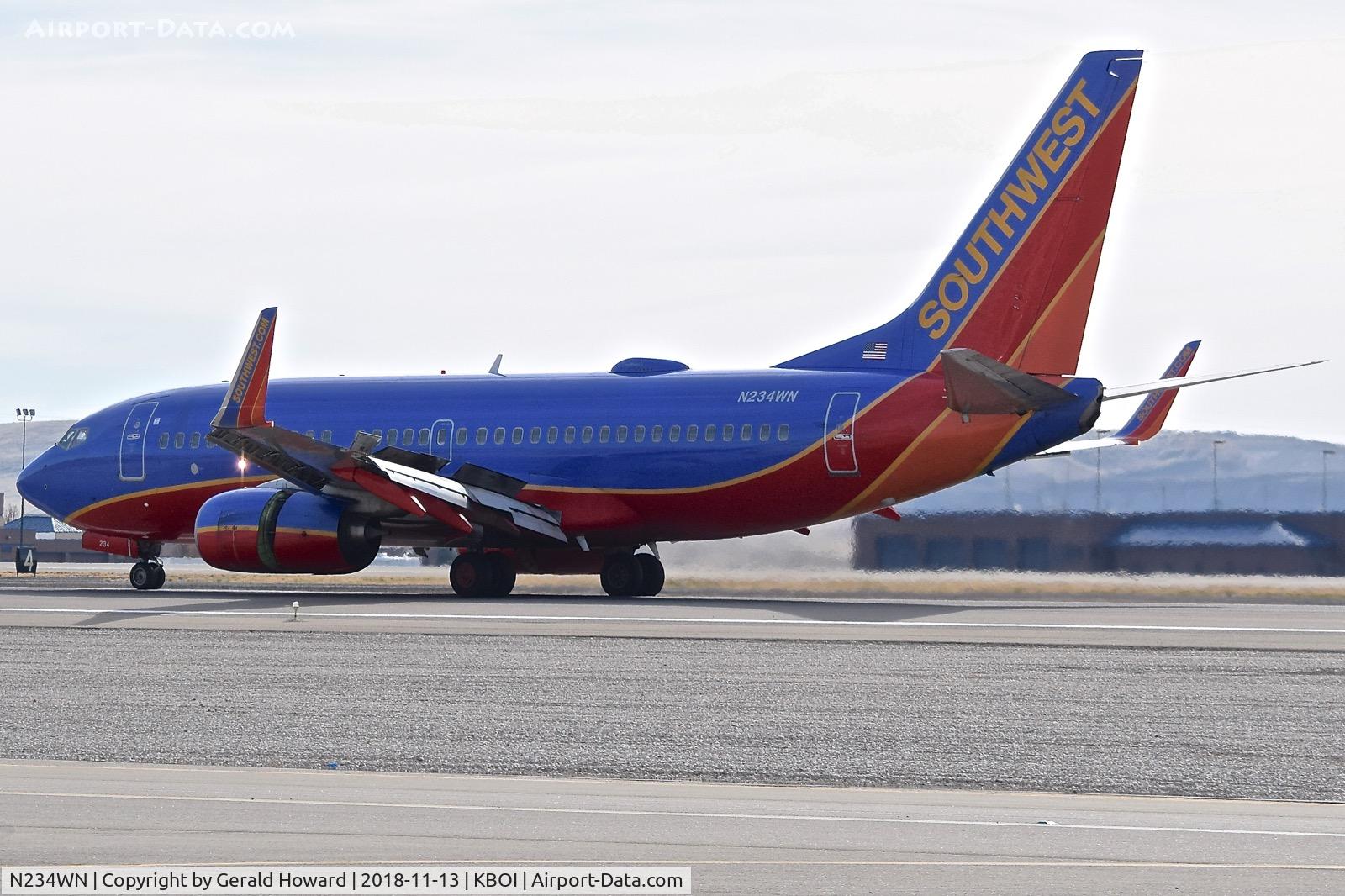 N234WN, 2006 Boeing 737-7H4 C/N 32502, Landing roll out on RWY 10L.
