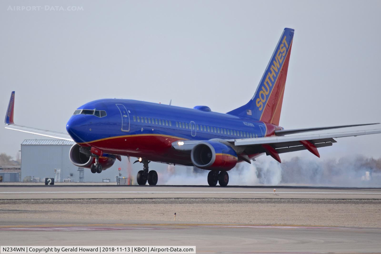 N234WN, 2006 Boeing 737-7H4 C/N 32502, Touch down on RWY 10L.