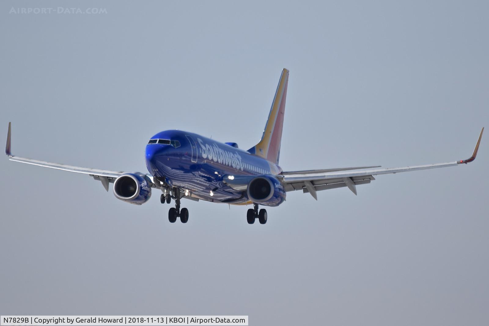 N7829B, 2003 Boeing 737-7CT C/N 32751, On final for RWY 10L.