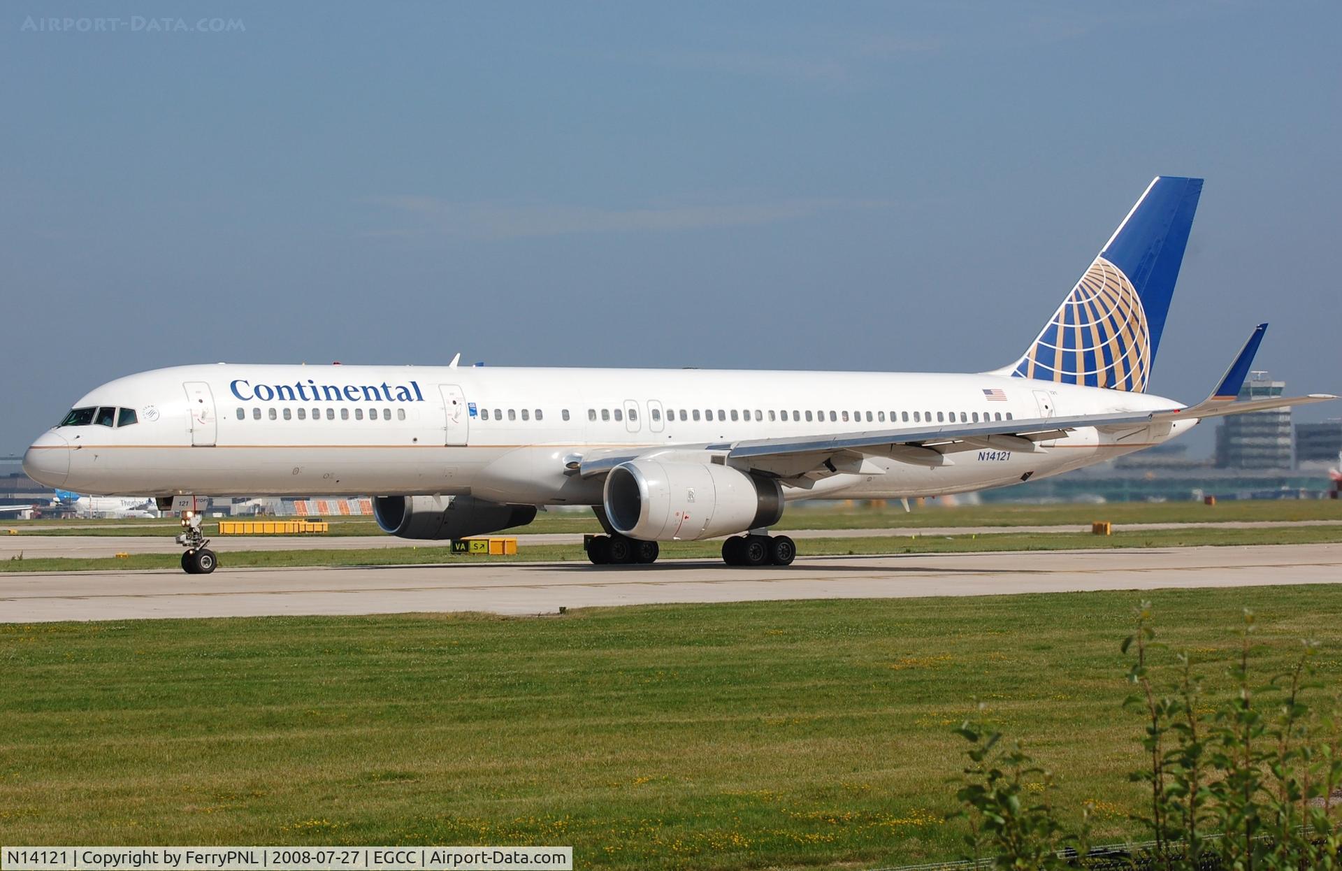 N14121, 1997 Boeing 757-224 C/N 27563, Continental B752 starting its take-off.