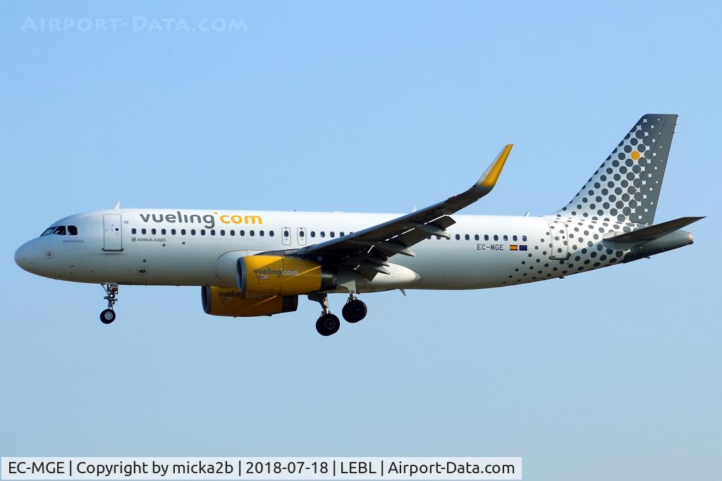 EC-MGE, 2015 Airbus A320-232 C/N 6607, Landing