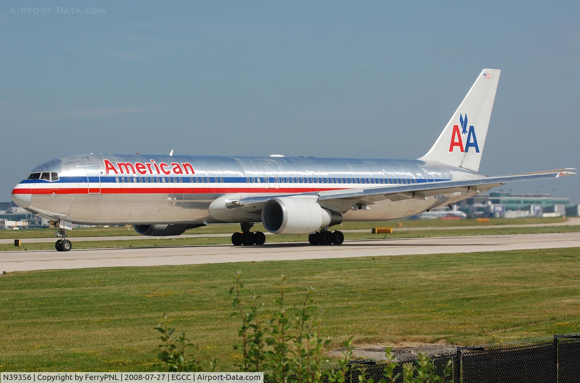 N39356, 1988 Boeing 767-323 C/N 24037, American stored this B763 in dec. 2016.