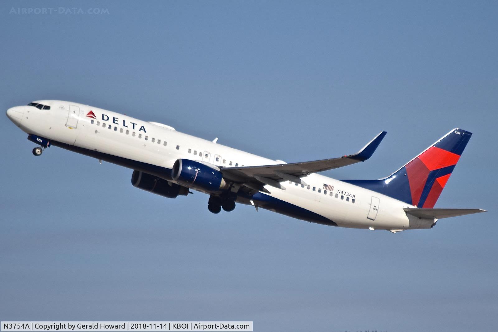 N3754A, 2001 Boeing 737-832 C/N 29626, Departing KBOI.