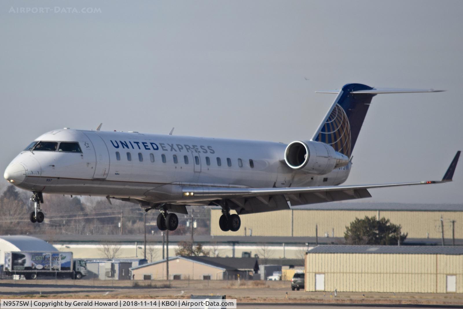 N957SW, 2003 Bombardier CRJ-200LR (CL-600-2B19) C/N 7829, Landing RWY 10L.