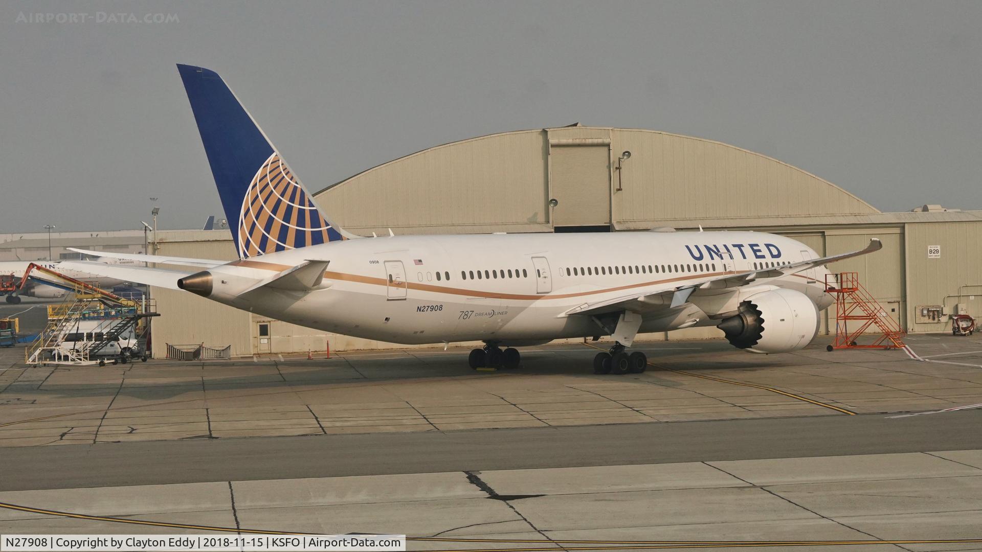 N27908, 2013 Boeing 787-8 Dreamliner C/N 36400, Smoke from Paradise fire. SFO 2018.