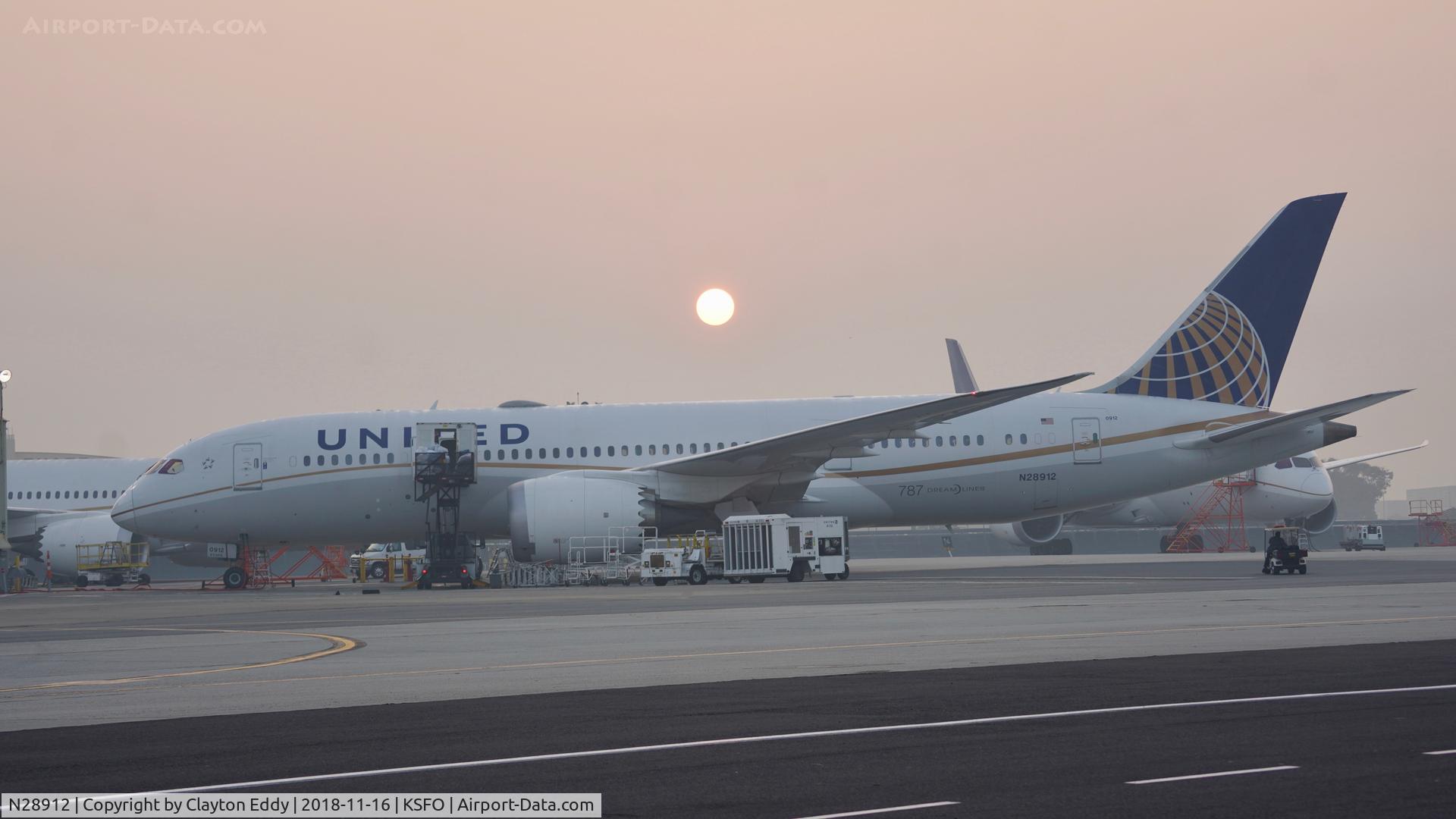 N28912, 2014 Boeing 787-8 Dreamliner C/N 34828, Smoke form Paradise fire SFO 2018.