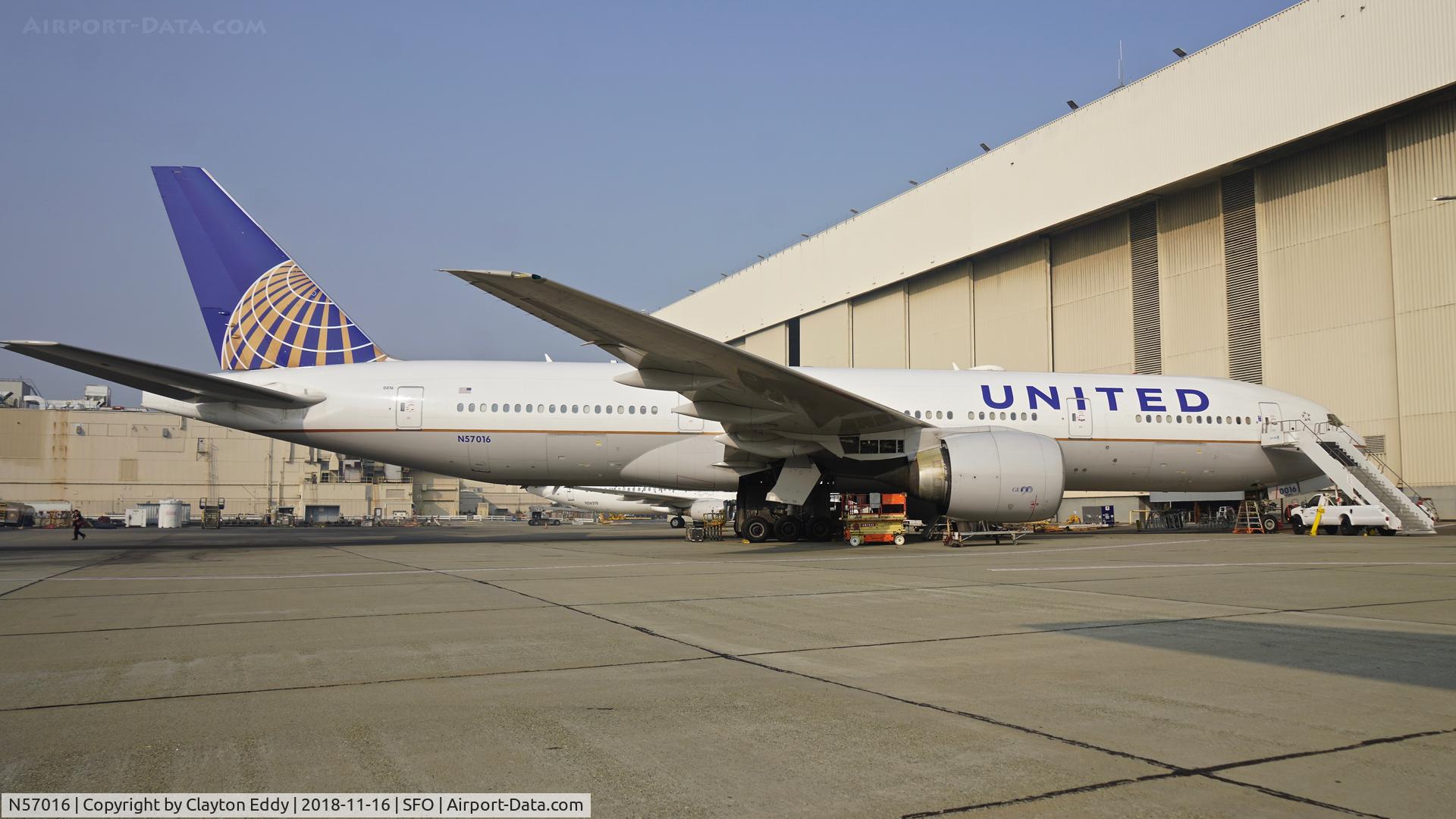 N57016, 2000 Boeing 777-224 C/N 28679, SFO 2018.