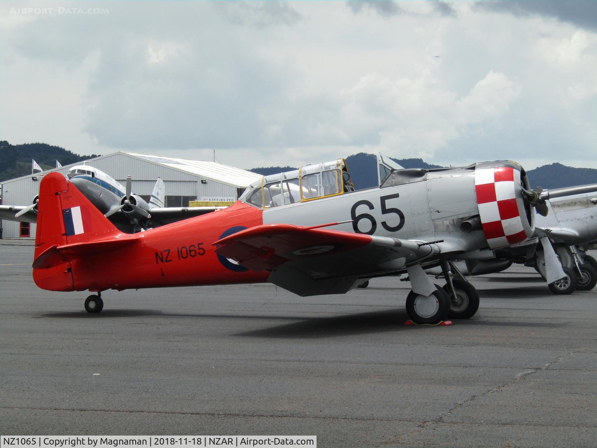 NZ1065, North American AT-6D Harvard III C/N 88-14889 (41-33917), at open day
