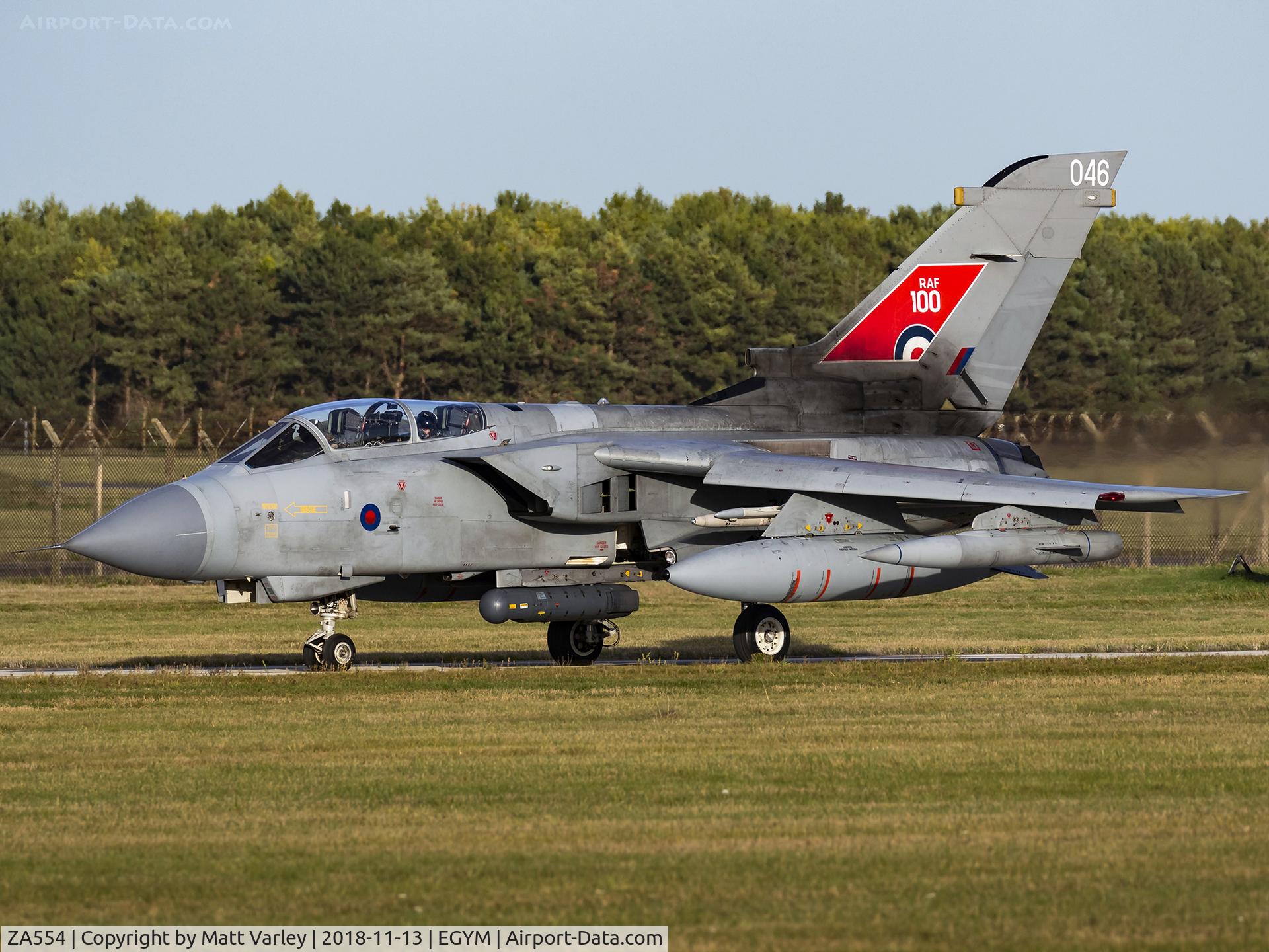 ZA554, 1981 Panavia Tornado GR.4 C/N 071/BS019/3038, Taxiing