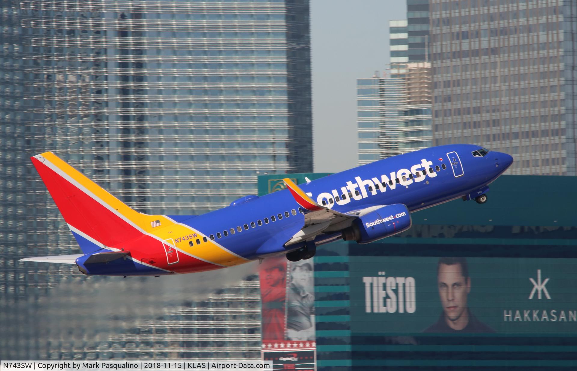 N743SW, 1998 Boeing 737-7H4 C/N 29279, Boeing 737-7H4