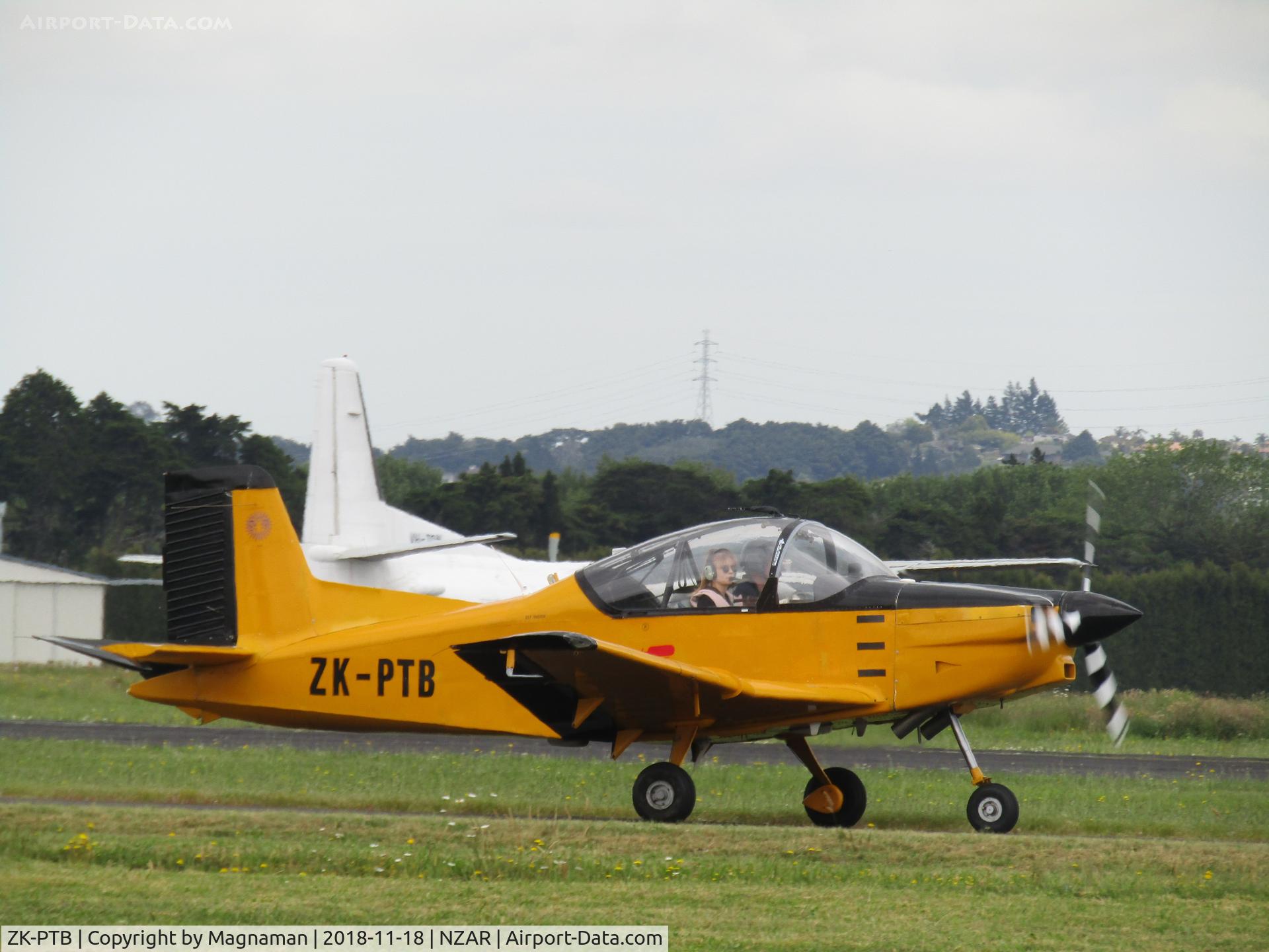 ZK-PTB, 1998 Pacific Aerospace CT/4E Airtrainer C/N 201, taxying in