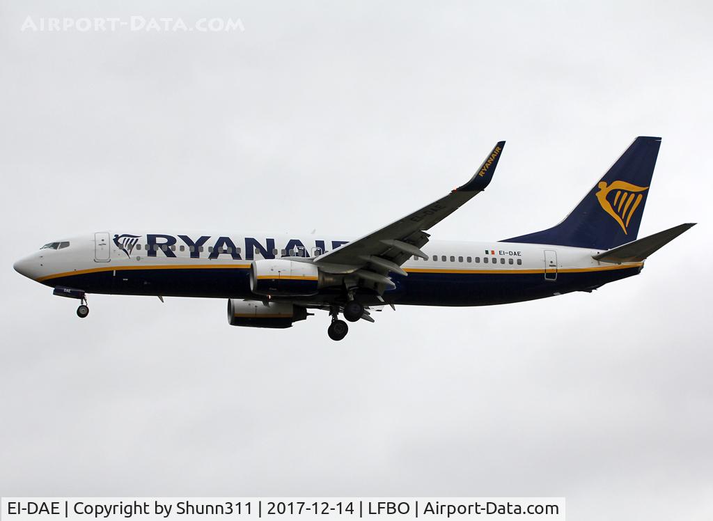 EI-DAE, 2002 Boeing 737-8AS C/N 33545, Landing rwy 32L