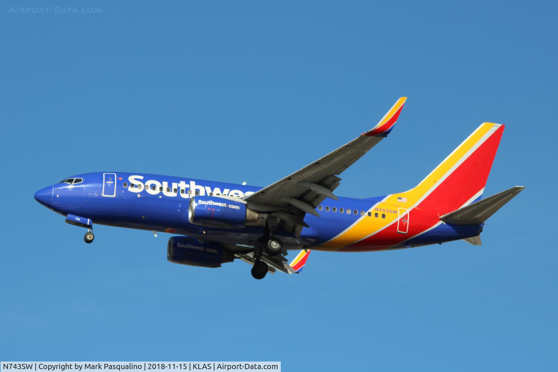 N743SW, 1998 Boeing 737-7H4 C/N 29279, Boeing 737-7H4