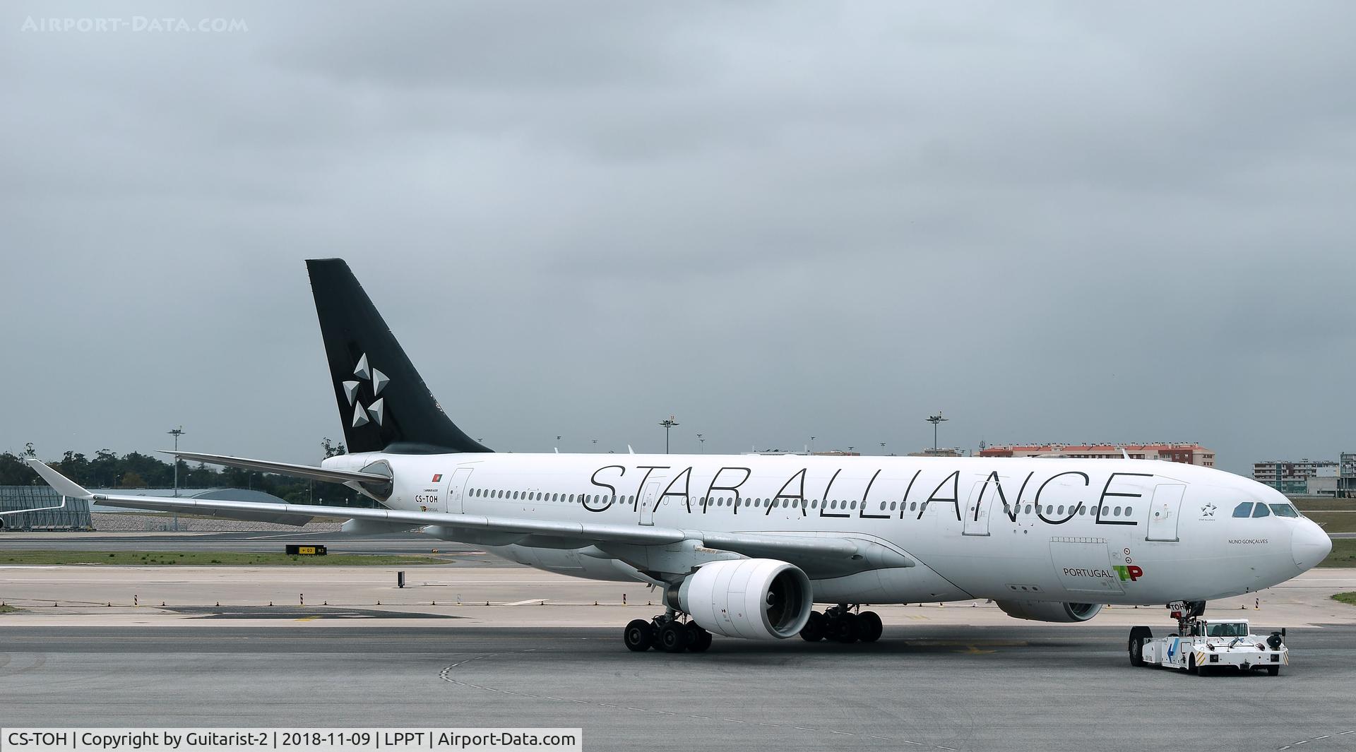 CS-TOH, 2000 Airbus A330-223 C/N 181, At Lisbon