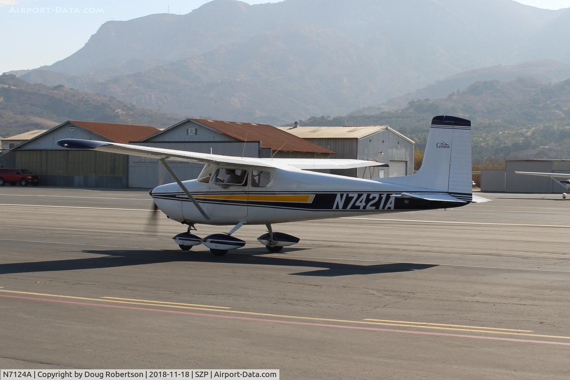 N7124A, 1956 Cessna 172 C/N 29224, 1956 Cessna 172, (not a Skyhawk), Continental O-300 145 Hp, taxi to Rwy 22