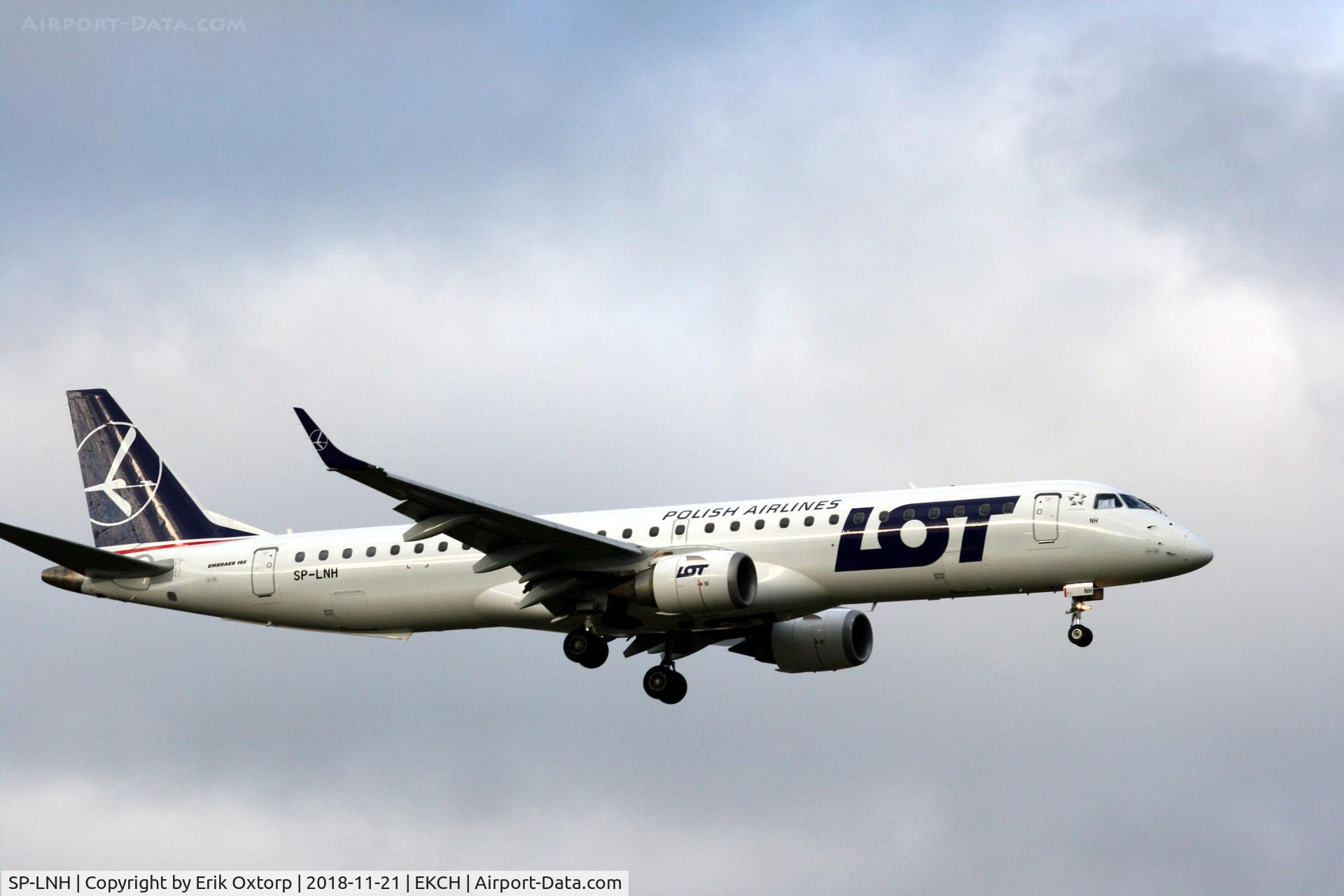 SP-LNH, 2008 Embraer 195AR (ERJ-190-200IGW) C/N 19000239, SP-LNH landing rq 04L