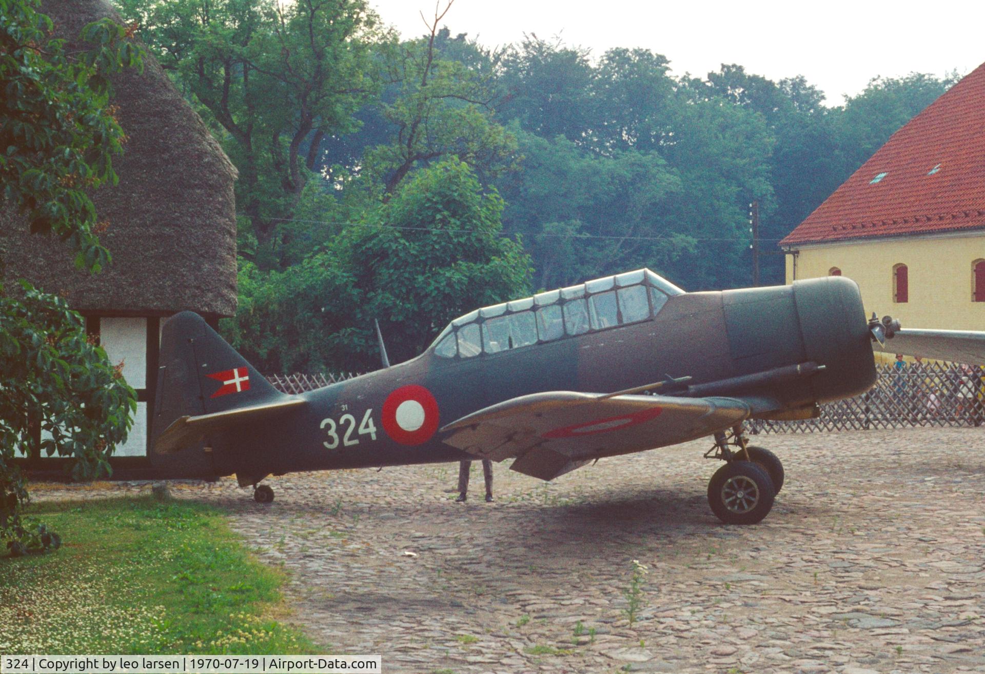 324, 1942 Noorduyn Harvard IIB C/N 14A-1420, Egeskov Museum 19.7.1970