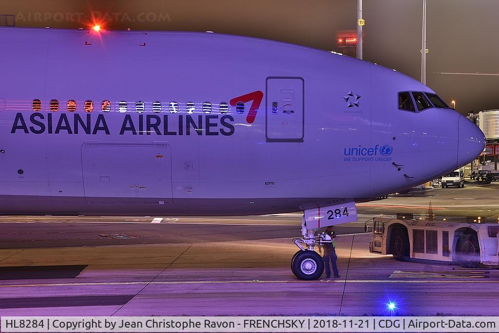 HL8284, 2013 Boeing 777-28E/ER C/N 40199, Asiana Airlines OZ502 Paris (CDG) to Seoul (ICN) at terminal 1