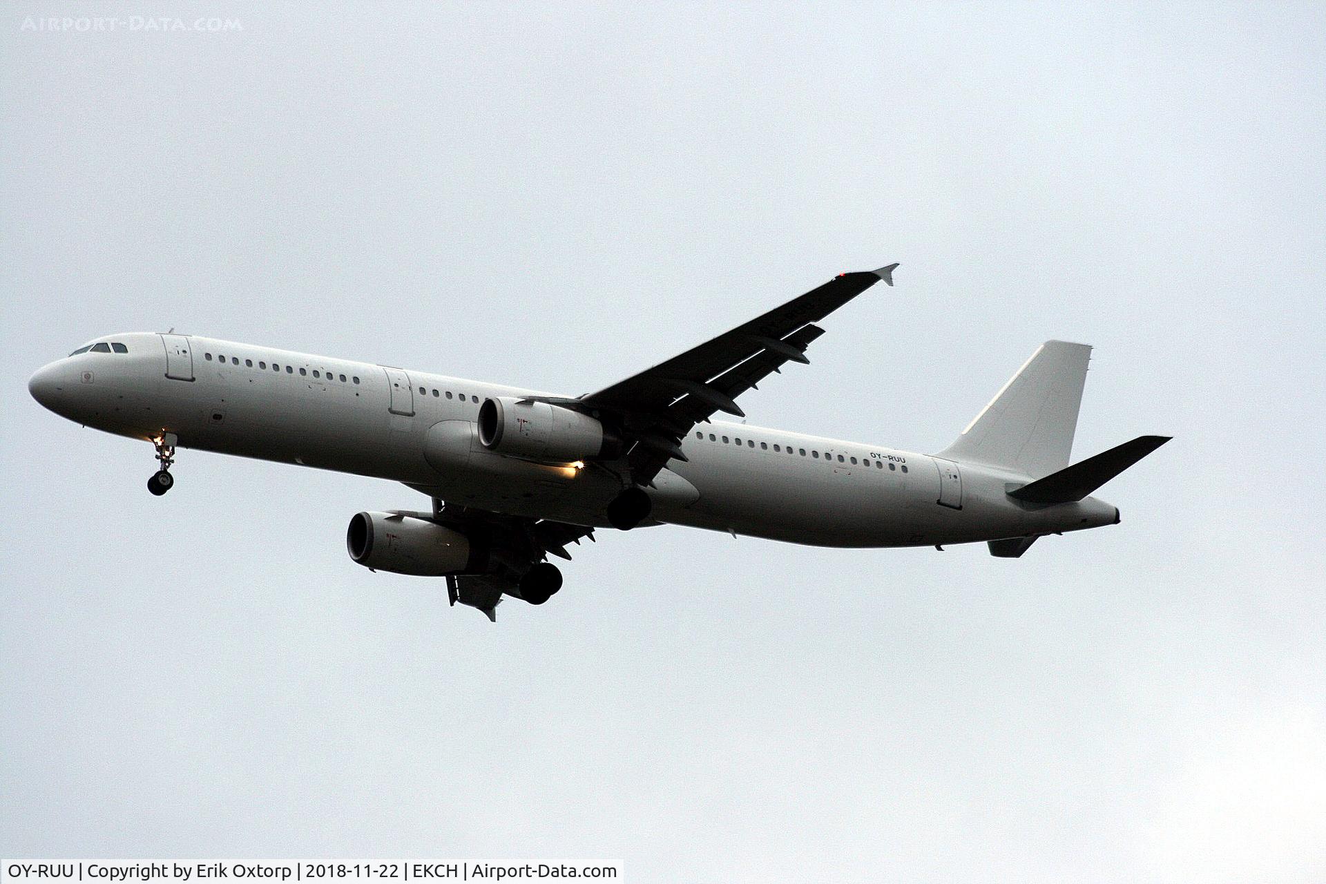 OY-RUU, 1998 Airbus A321-231 C/N 878, OY-RUU landing rw 04R