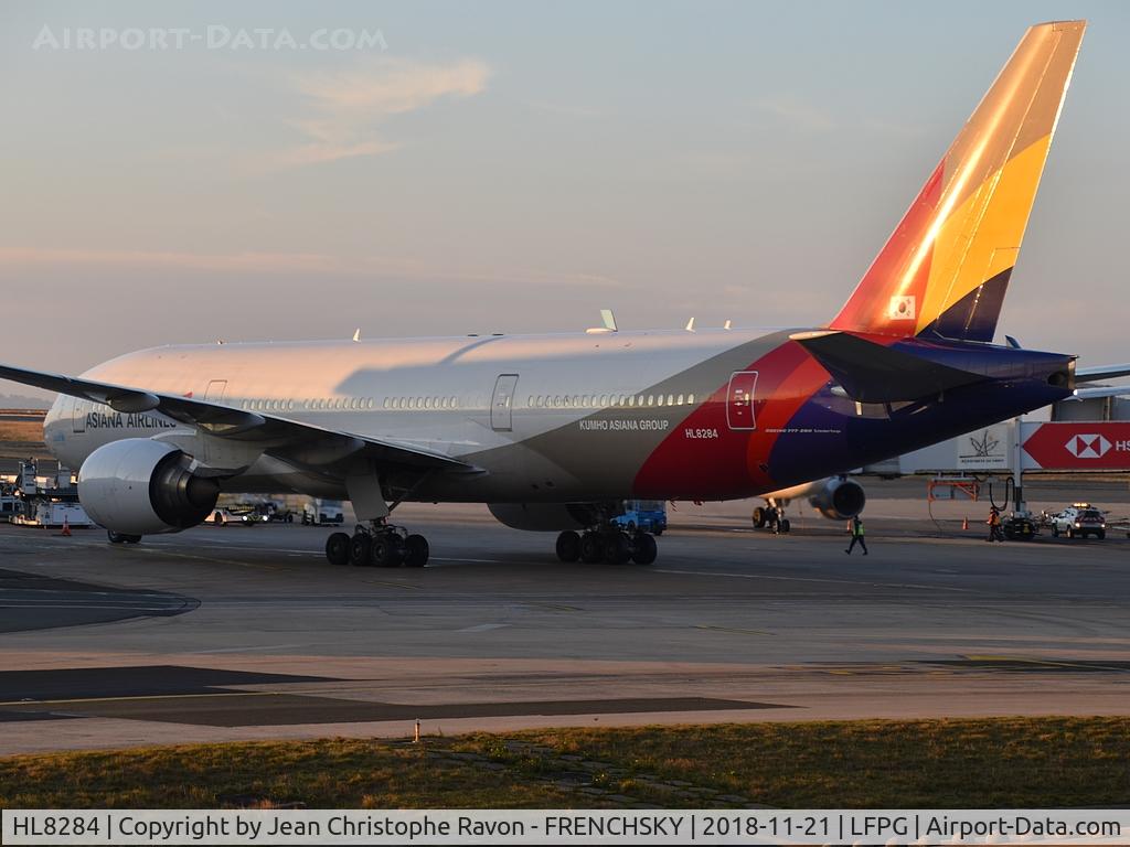 HL8284, 2013 Boeing 777-28E/ER C/N 40199, Asiana Airlines OZ501 from Seoul (ICN) at terminal 1