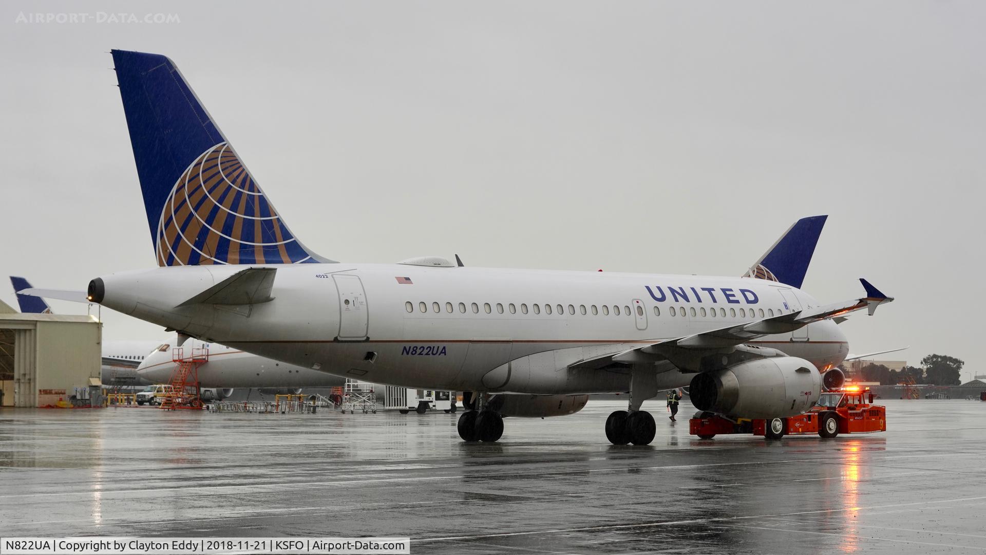 N822UA, 1998 Airbus A319-131 C/N 948, First rain of the season. SFO 2018.