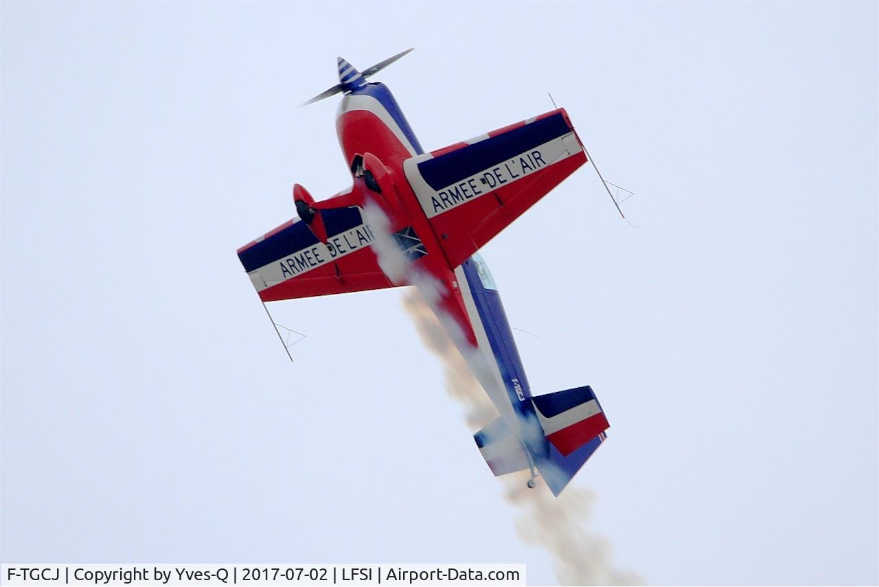 F-TGCJ, Extra EA-330SC C/N 05, Extra 330SC, French Air Force aerobatic team, On display, St Dizier-Robinson Air Base 113 (LFSI) Open day 2017