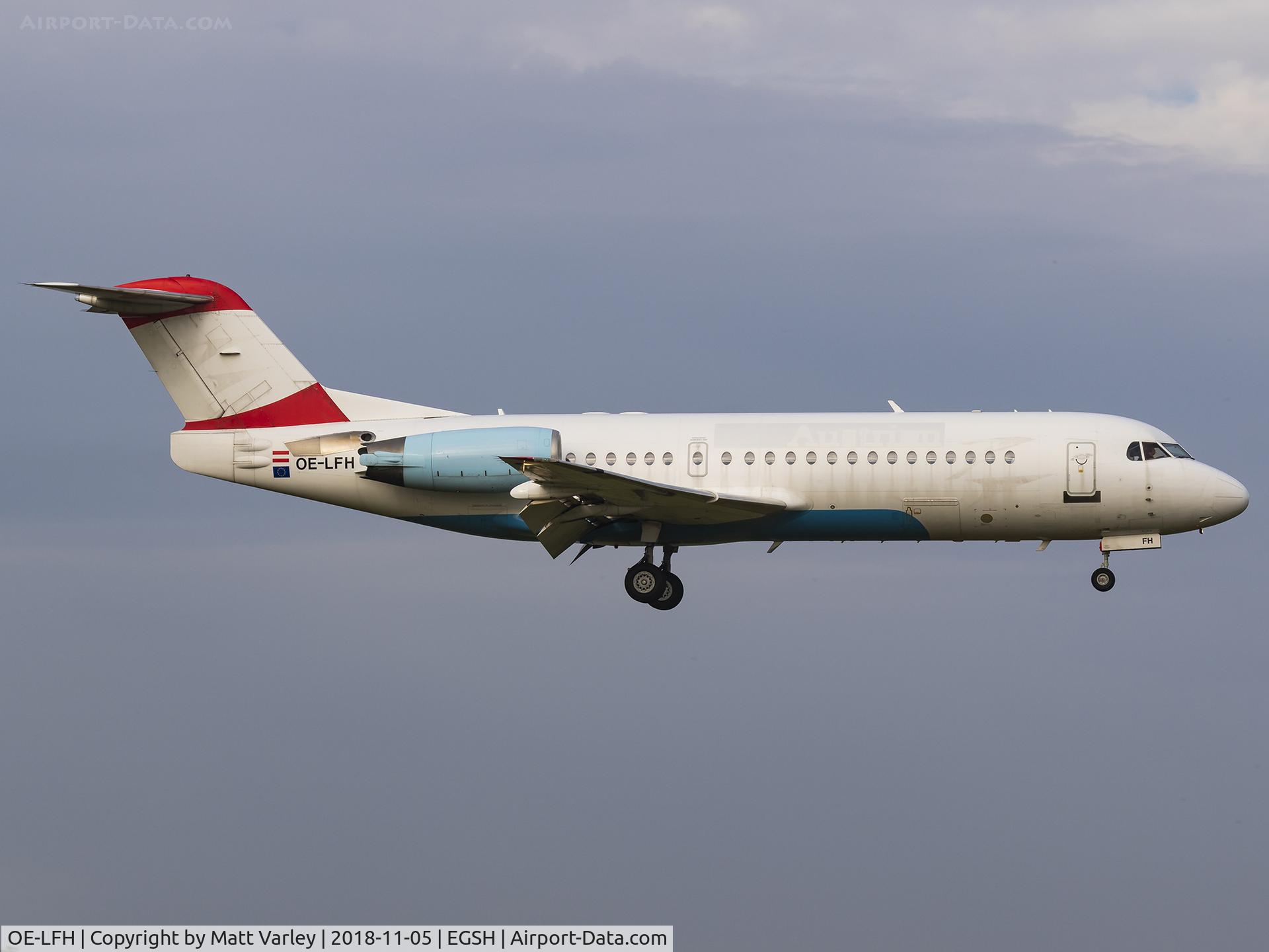 OE-LFH, 1995 Fokker 70 (F-28-0070) C/N 11554, Landing