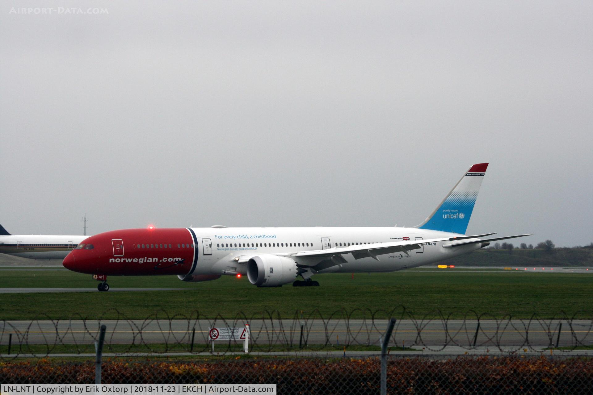 LN-LNT, 2017 Boeing 787-916 Dreamliner C/N 38774, LN-LNT landed rw 04L