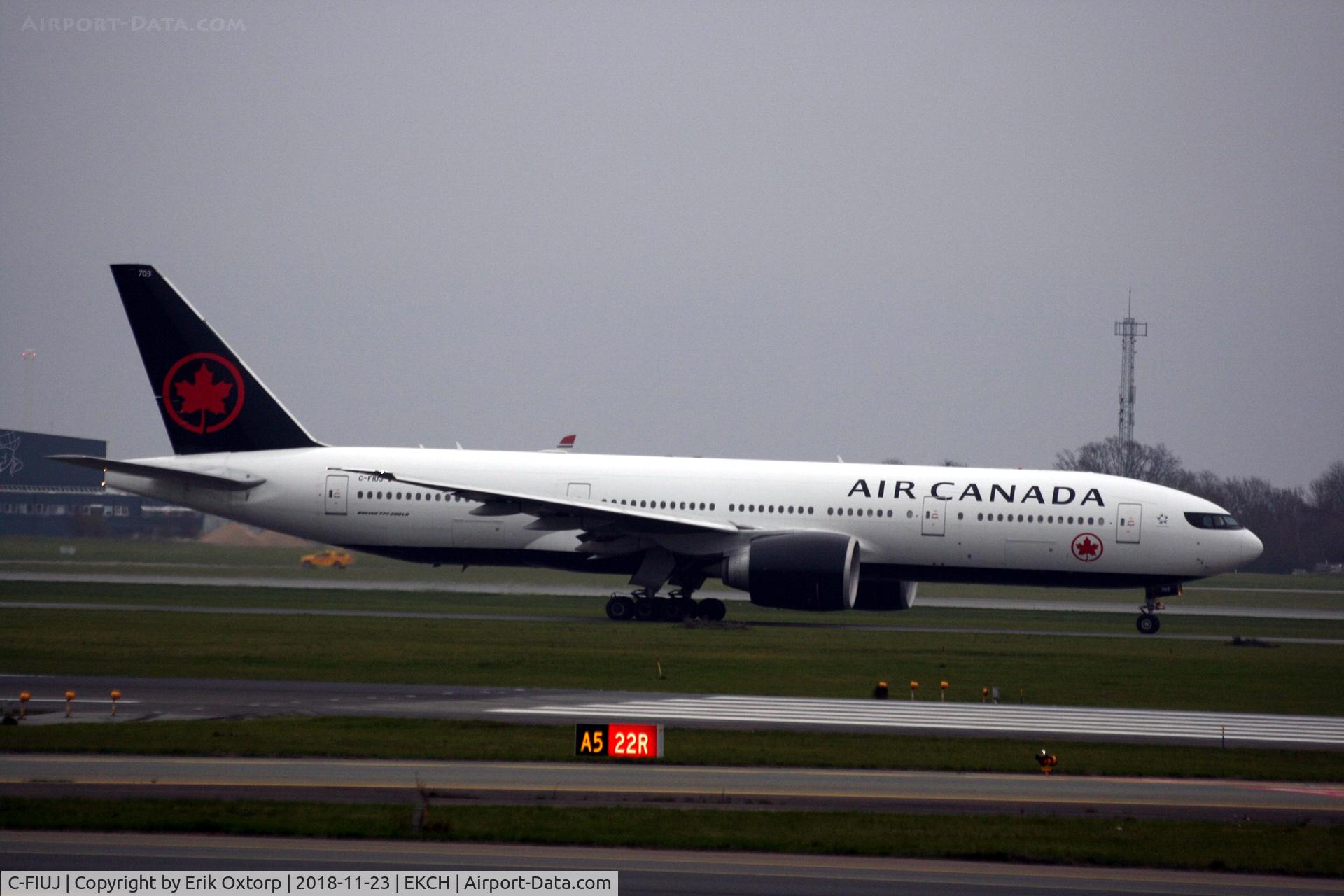 C-FIUJ, 2007 Boeing 777-233/LR C/N 35244, C-FIUJ taxing for takeoff rw 04R
