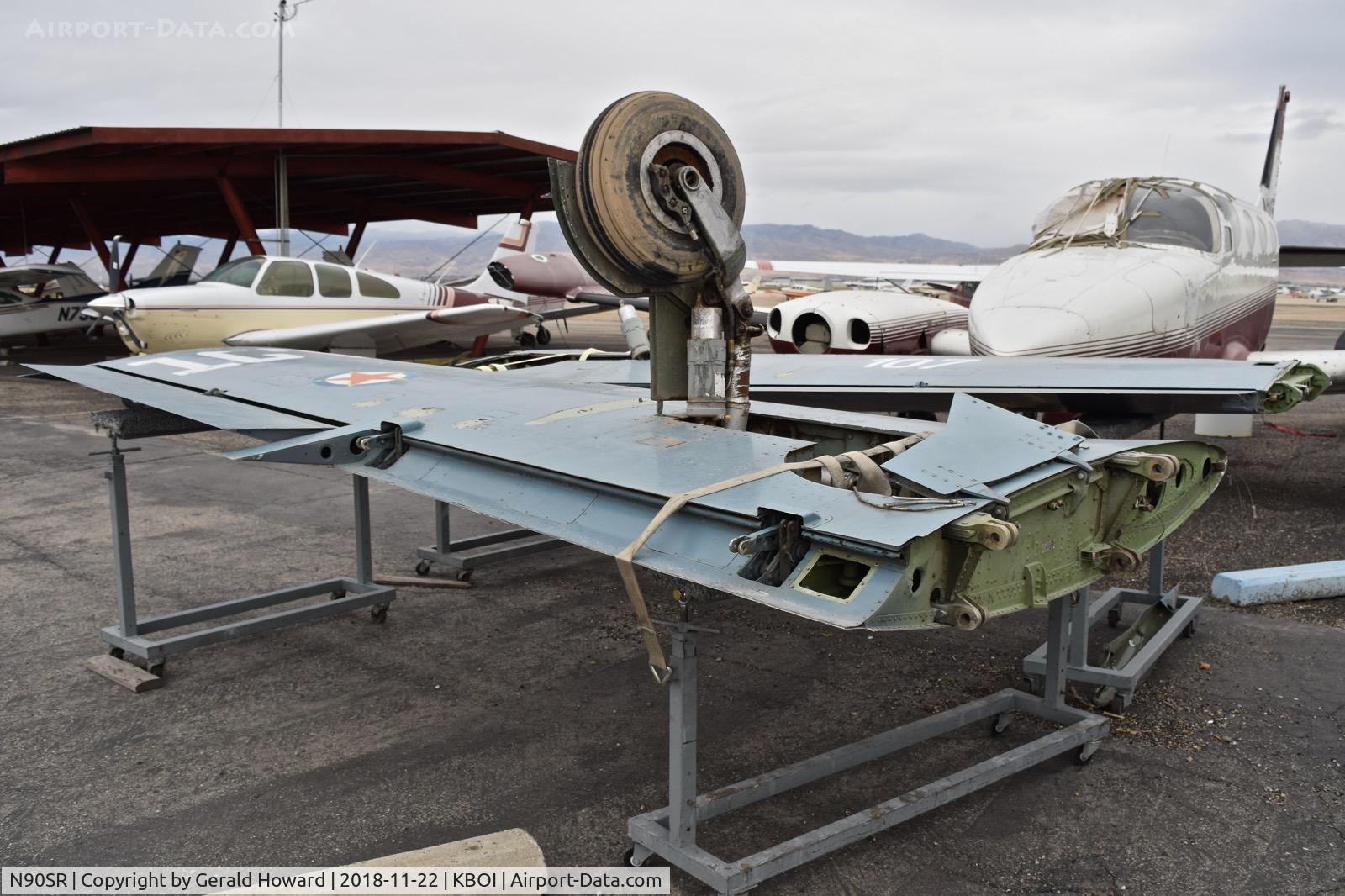 N90SR, 1966 Soko G-2 Galeb C/N FVSG23107, The wings don't look too bad.