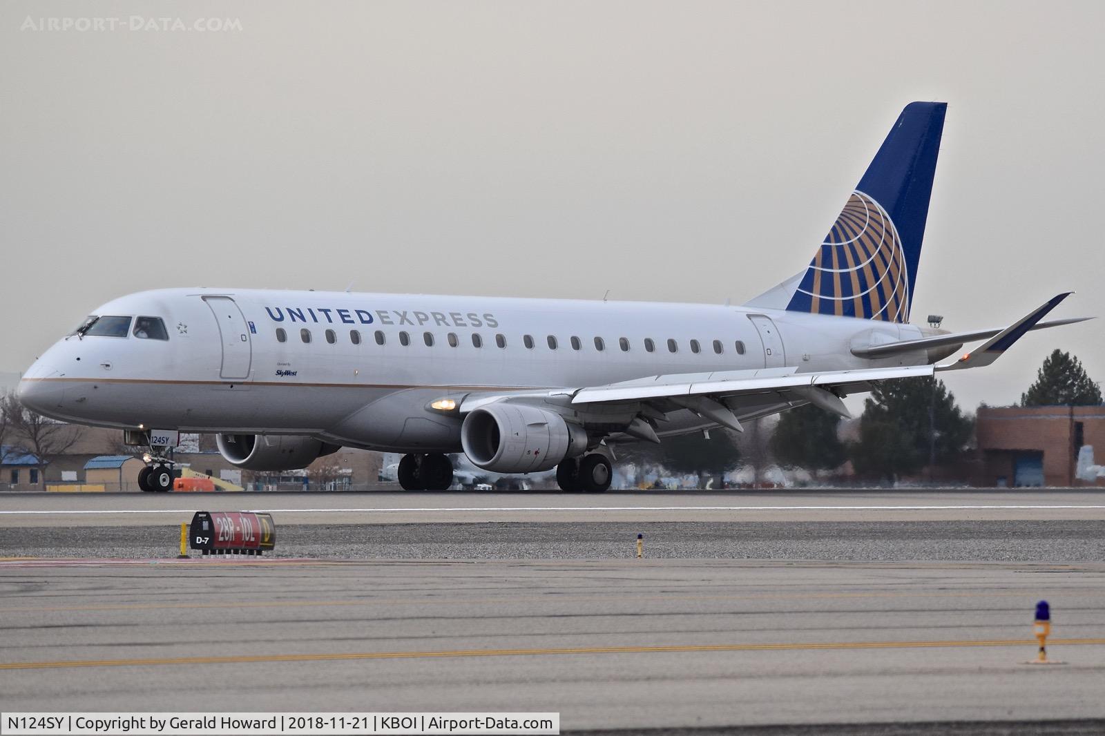 N124SY, 2016 Embraer 175LR (ERJ-170-200LR) C/N 17000439, Landing roll out on RWY 10L.