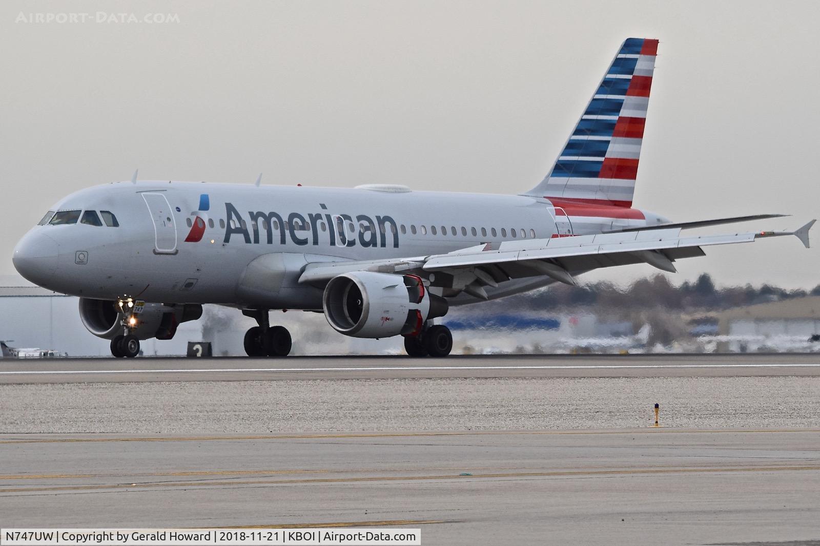 N747UW, 2000 Airbus A319-112 C/N 1301, Landing roll out.