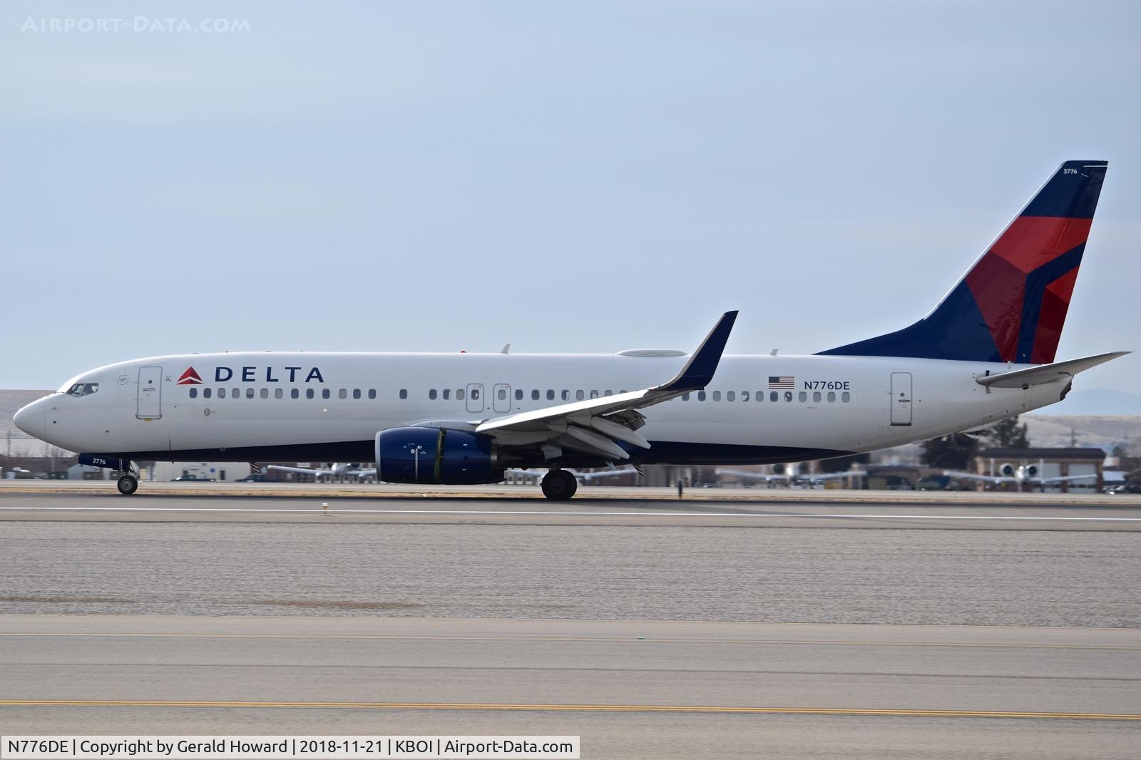 N776DE, 2013 Boeing 737-8EH C/N 39624, Landing roll out on RWY 10L.