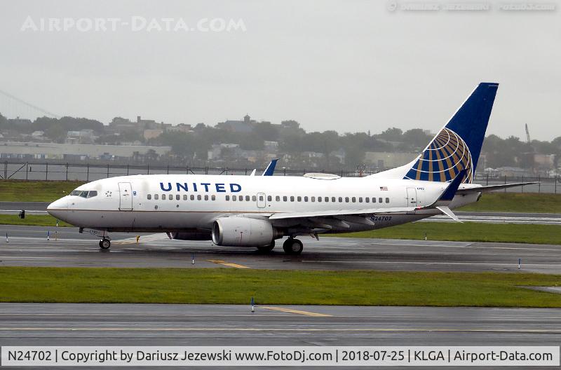 N24702, 1998 Boeing 737-724 C/N 28763, Boeing 737-724 - United Airlines  C/N 28763, N24702