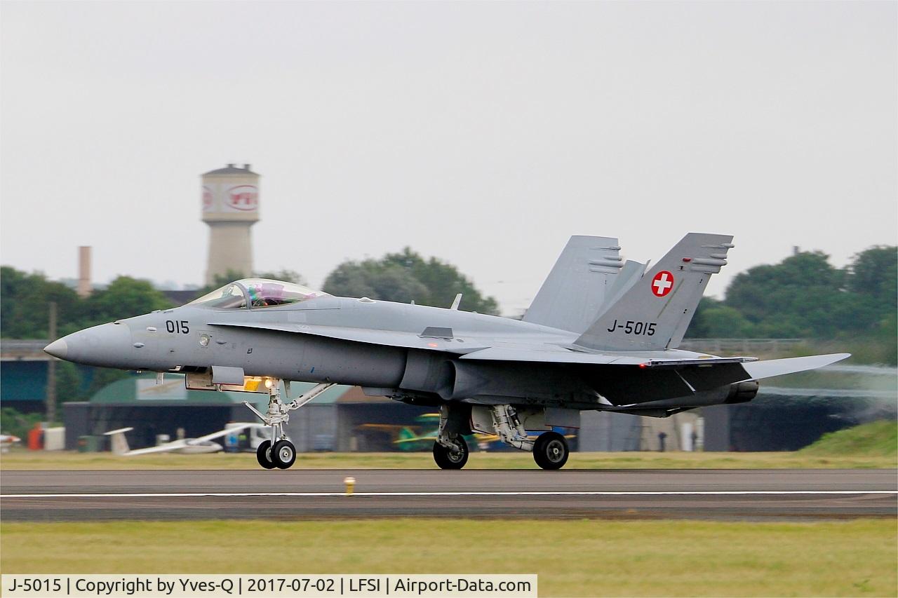 J-5015, McDonnell Douglas F/A-18C Hornet C/N 1361/SFC015, Swiss Air Force McDonnell Douglas FA-18C Hornet, Landing rwy 29, St Dizier-Robinson Air Base 113 (LFSI) Open day 2017