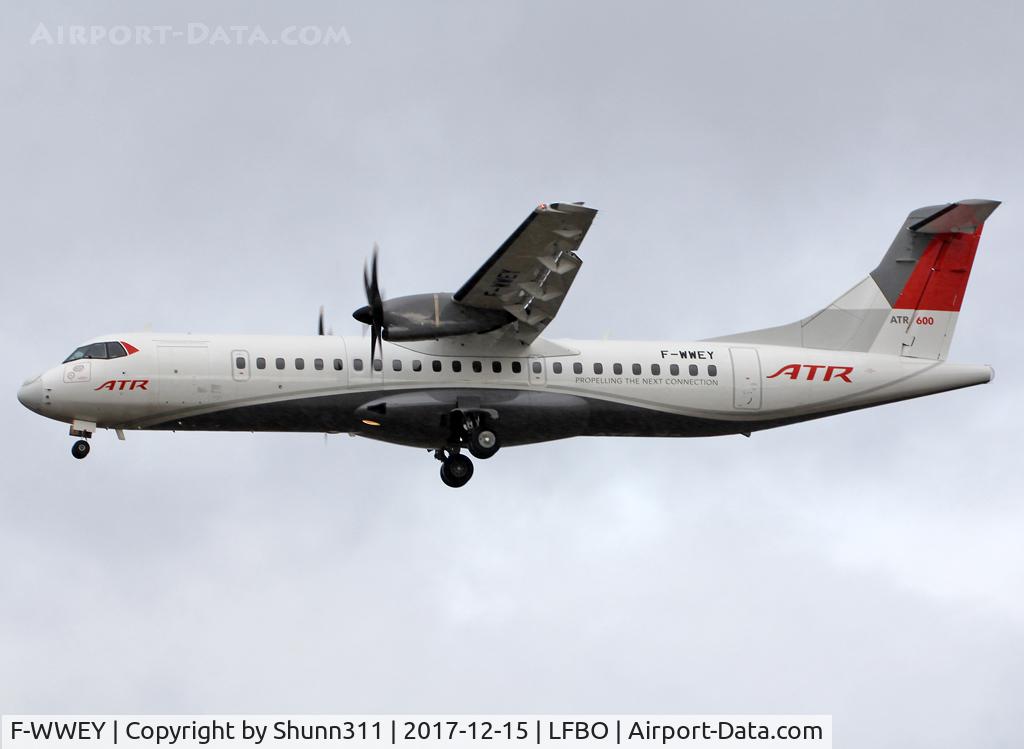F-WWEY, 1988 ATR 72-201 C/N 098, C/n 0098 - Camera mounted on the nose...