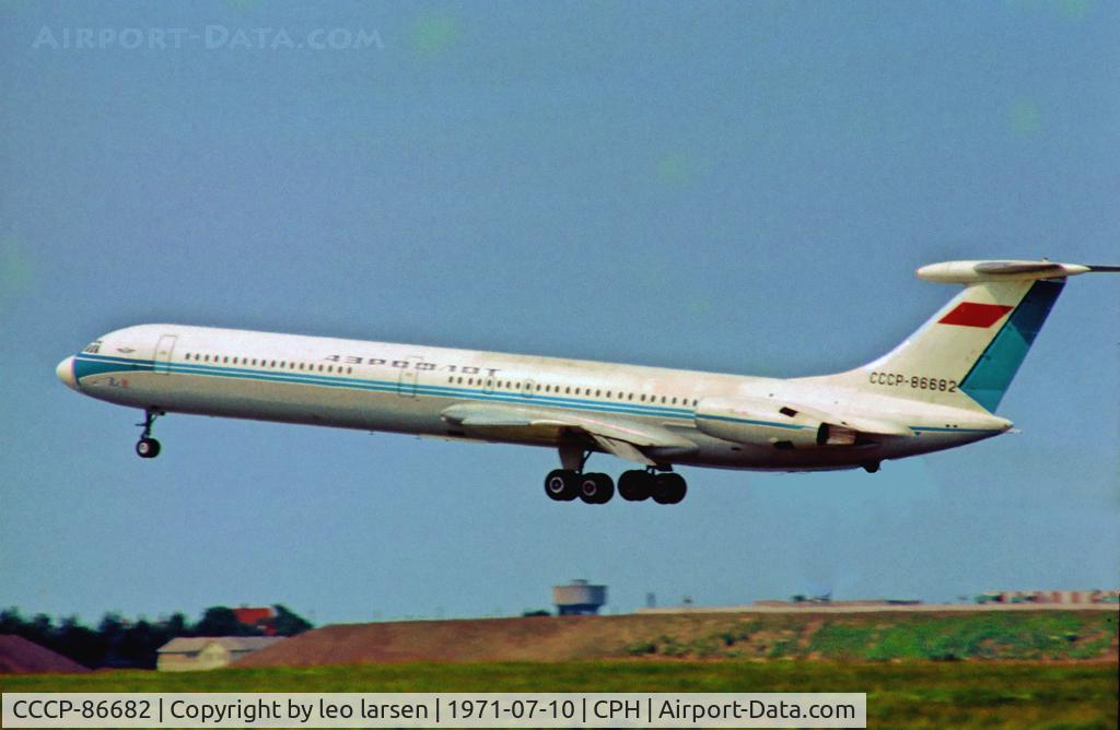 CCCP-86682, 1969 Ilyushin IL-62 C/N 90502, Copenhagen 10.7.1971