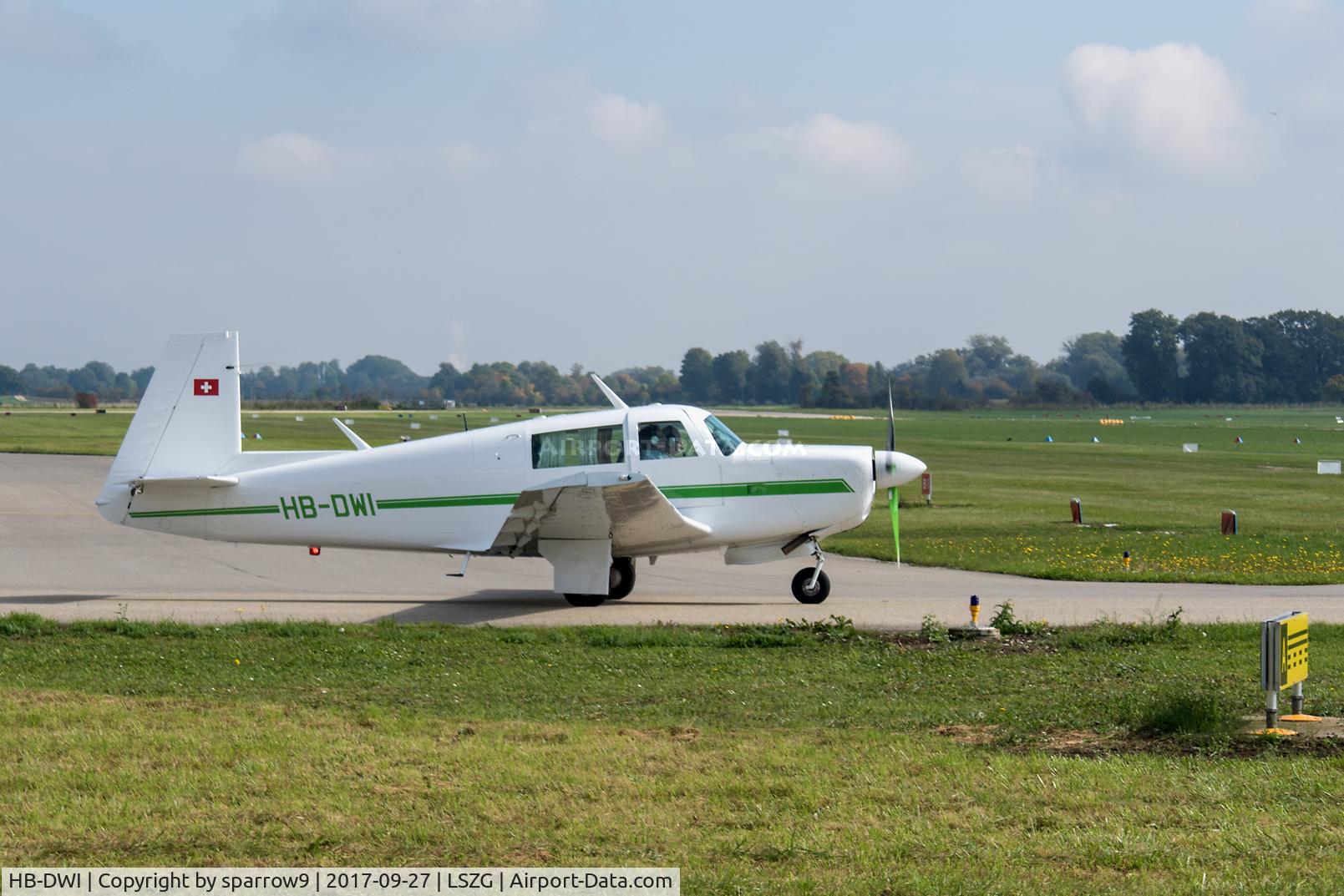 HB-DWI, 1976 Mooney M20F Executive Executive C/N 22-1411, New paint-scheme.
