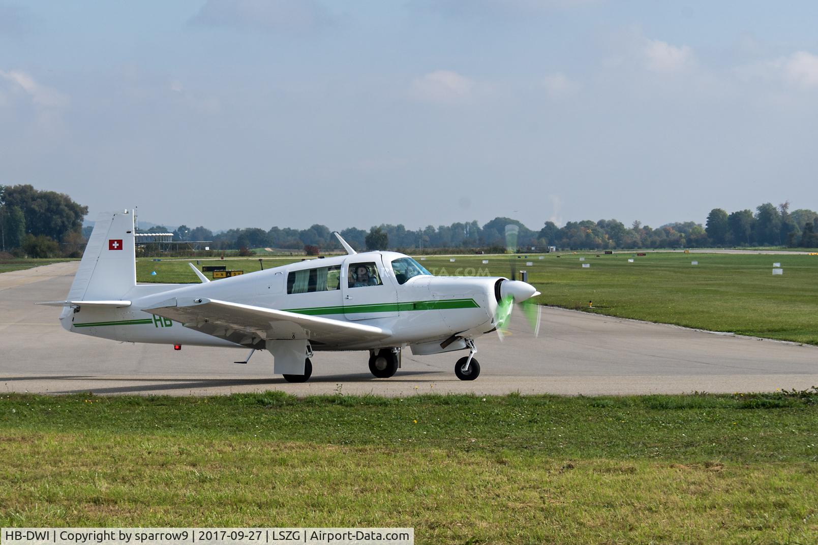 HB-DWI, 1976 Mooney M20F Executive Executive C/N 22-1411, Run-up runway 06.