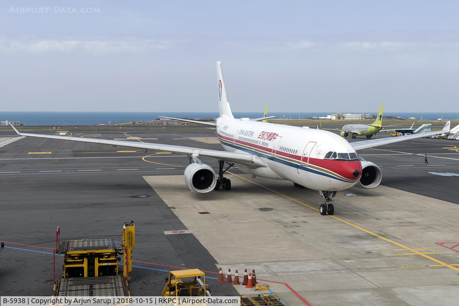 B-5938, 2013 Airbus A330-243 C/N 1479, MU5059 from Shanghai taxiing in to the gate.