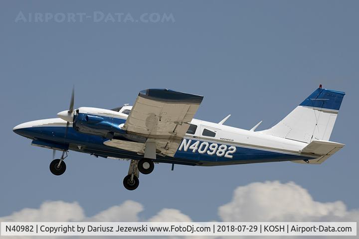 N40982, 1974 Piper PA-34-200 Seneca C/N 34-7450095, Piper PA-34-200 Seneca I  C/N 34-7450095, N40982
