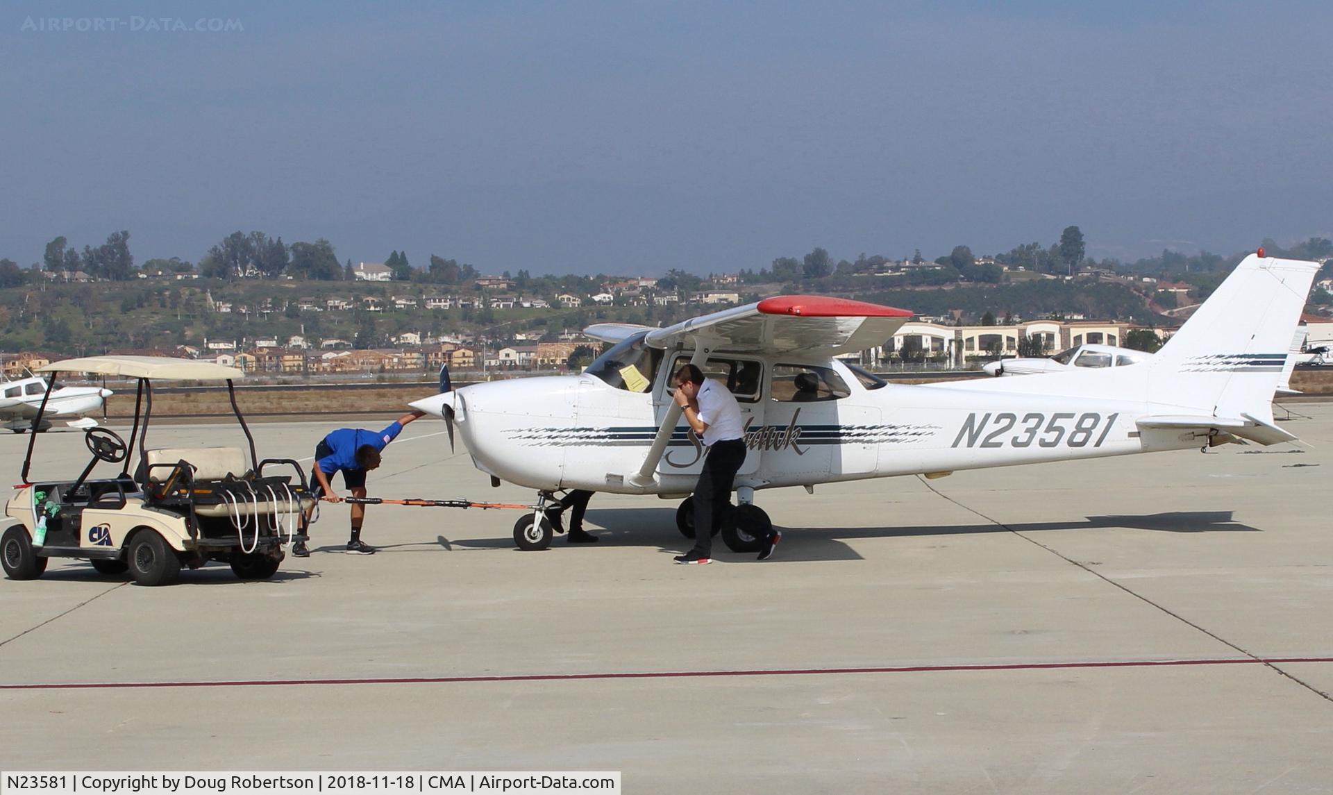 N23581, 1998 Cessna 172R C/N 17280595, 1998 Cessna 172R SKYHAWK, Lycoming IO-360 A&C 180 Hp, spotting the aircraft