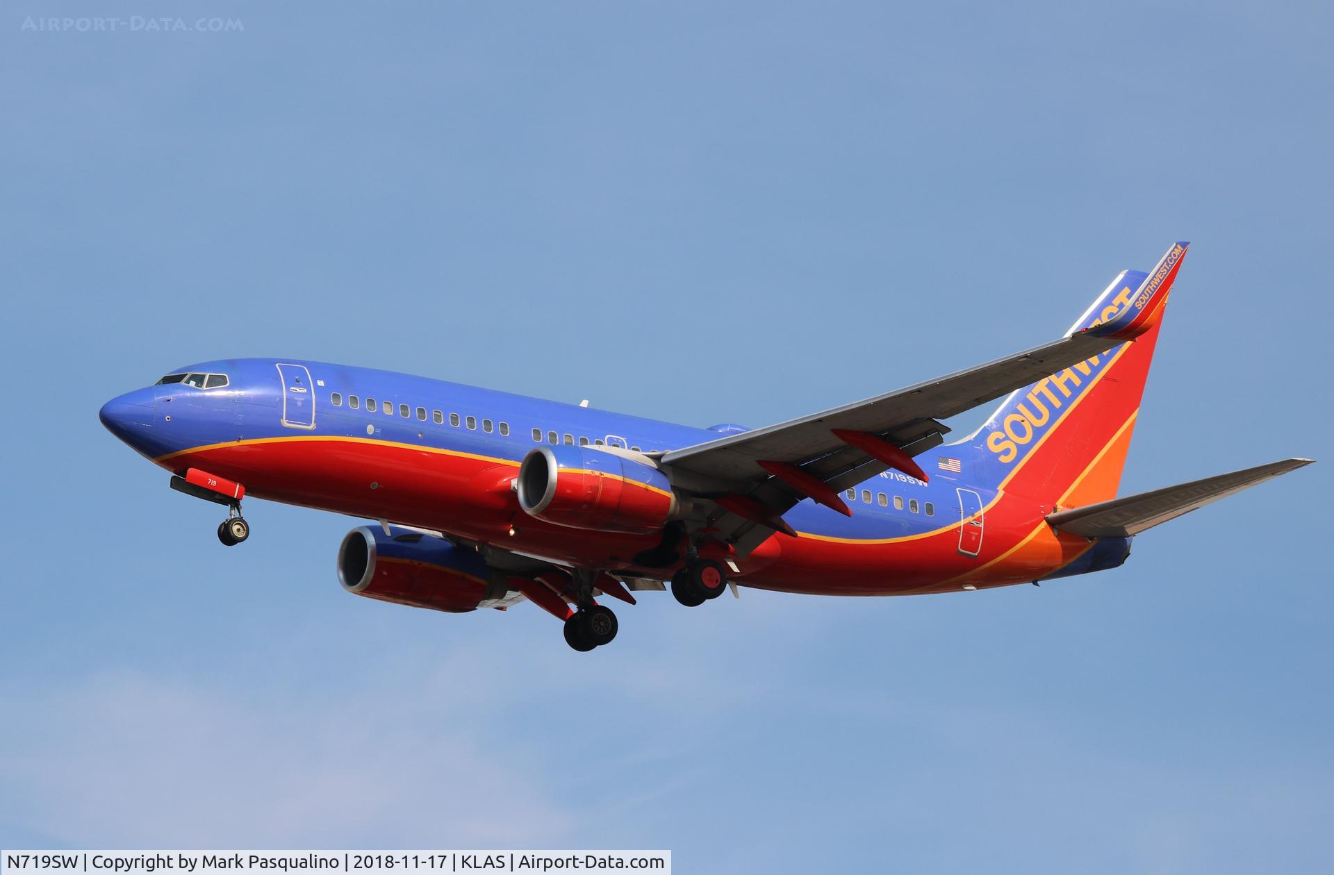 N719SW, 1998 Boeing 737-7H4 C/N 27853, Boeing 737-7H4