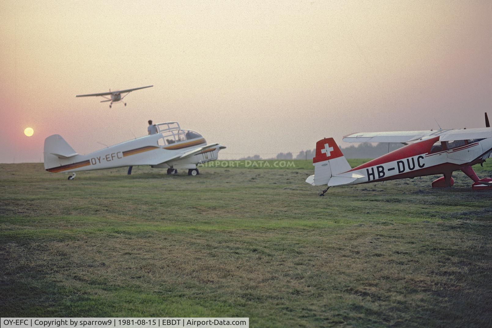 OY-EFC, 1956 Let Super Aero 45 C/N 03-007, Sunset flying  at Schaffen Diest Oltimer Rally 1981. Scanned from a slide.