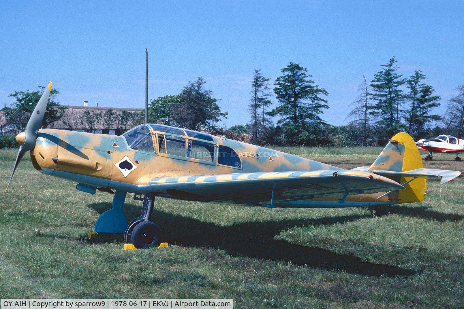 OY-AIH, 1937 Messerschmitt Bf-108 Taifun C/N 1561, KZ-Rally Stauning 1978. Scanned from a slide.